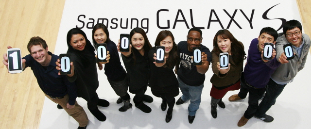 640_GALAXY S series reached 100 million sales_1.jpg 640_GALAXY S series reached 100 million sales_1.jpg