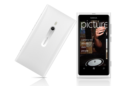 Nokia Lumia 800 in white