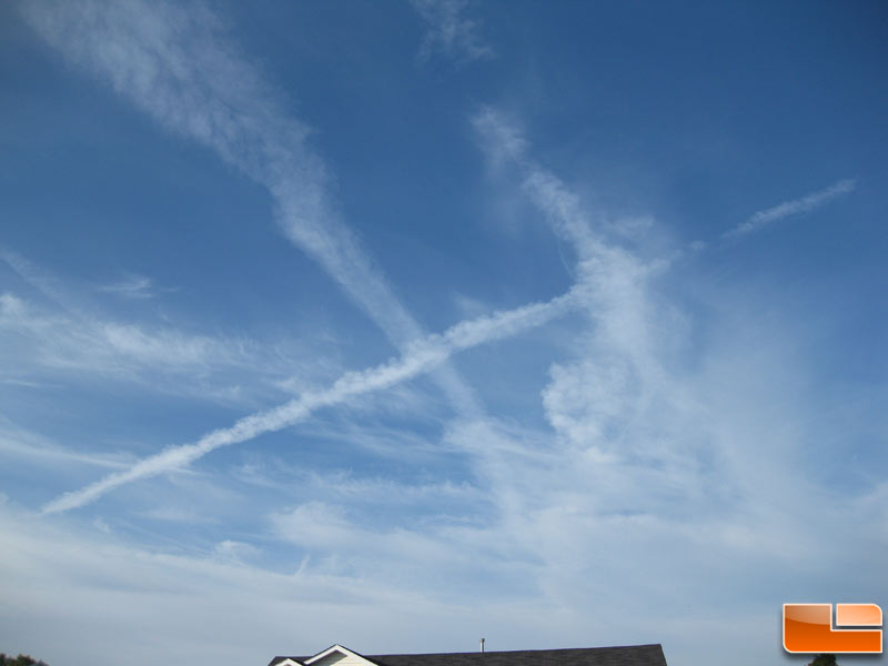 contrails_0.jpg