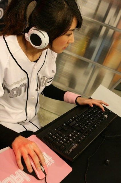 SteelSeries_Iron_Lady.jpg