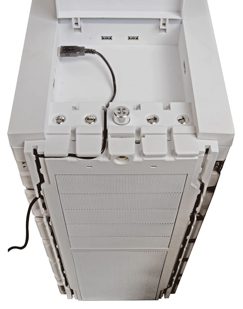 colossus_white_cable_management.jpg