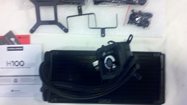 Corsair H100 in ALL OF IT's Blurry Beauty!!!