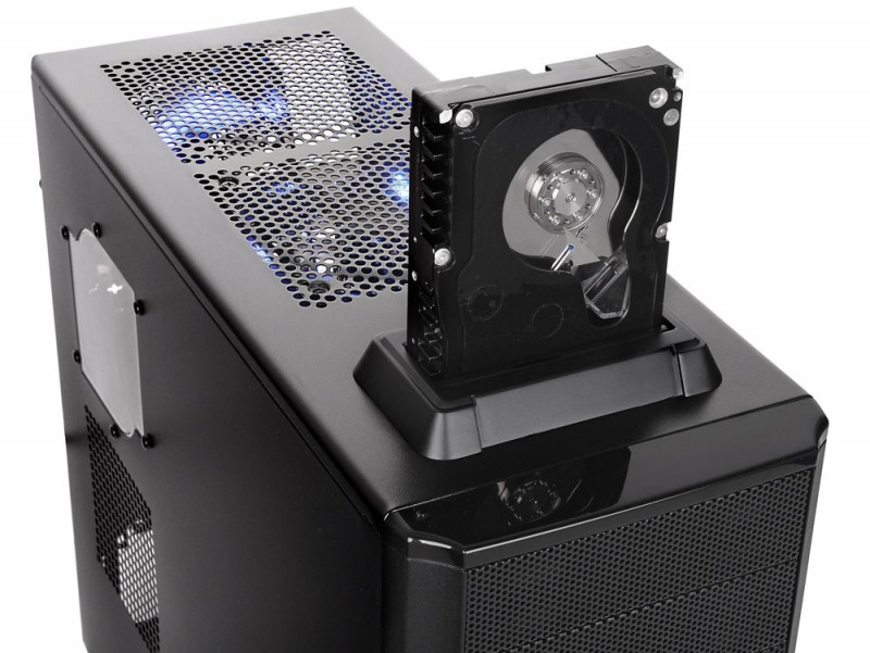 The-Thermaltake-V3-BlacX-Edition-chassis_4.jpg